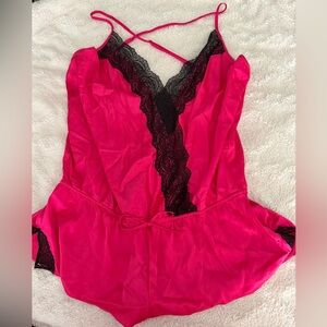 Victoria's Secret Fuchsia and Black Lace Romper Size Large NWOT Sz Lg